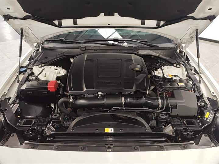 Фото 10 - Jaguar XE L