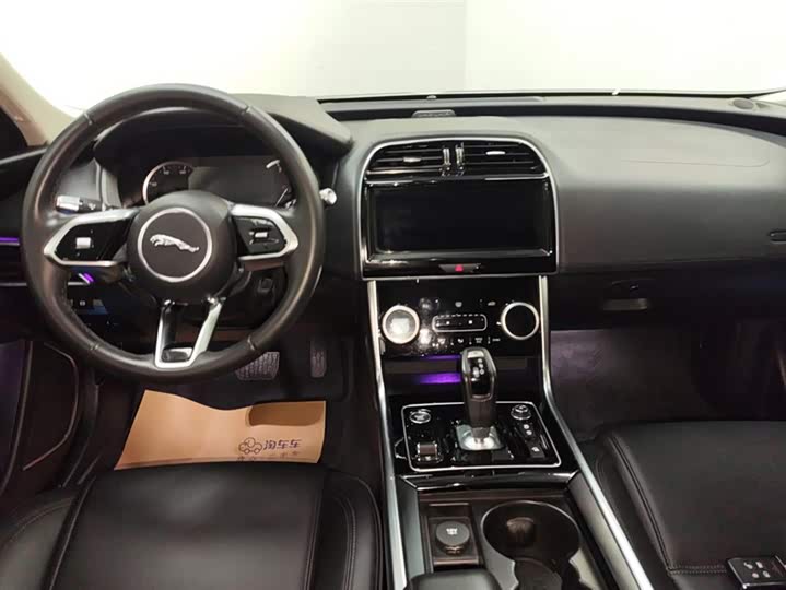 Фото 12 - Jaguar XE L