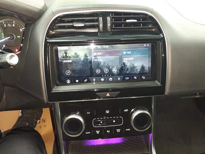 Фото 13 - Jaguar XE L