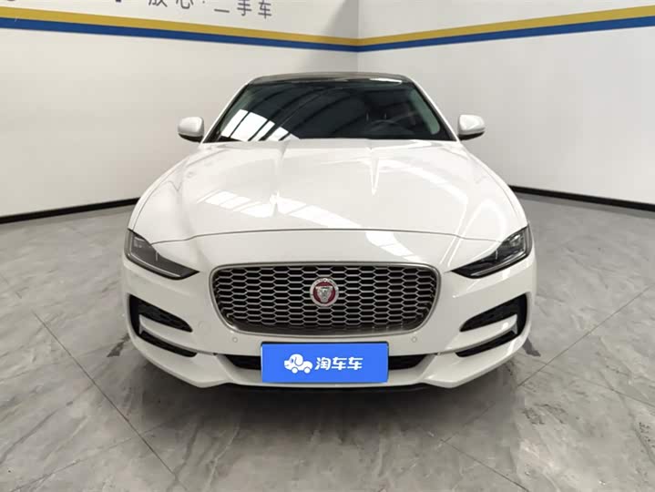 Фото 2 - Jaguar XE L