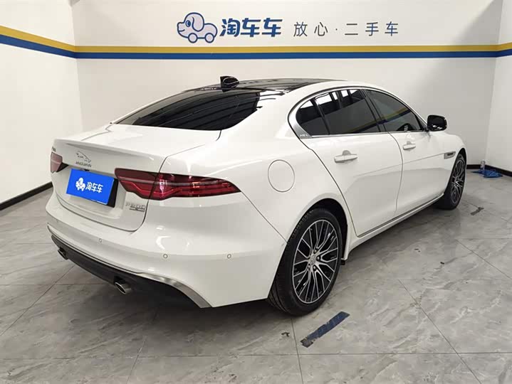 Фото 3 - Jaguar XE L