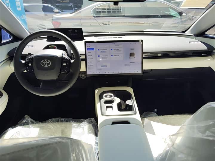 Фото 10 - Toyota bZ5