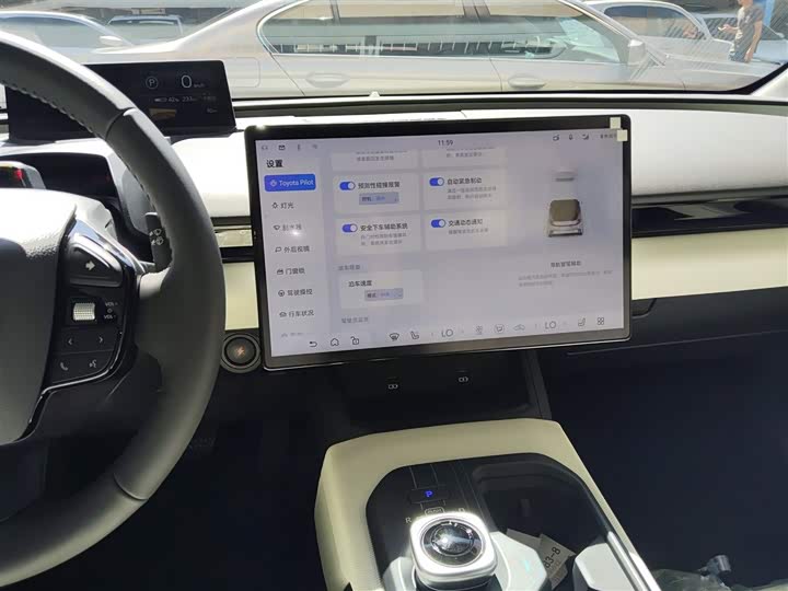 Фото 13 - Toyota bZ5