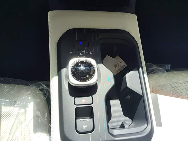 Фото 14 - Toyota bZ5