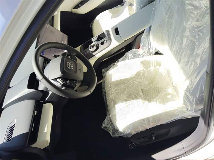 Фото 15 - Toyota bZ5