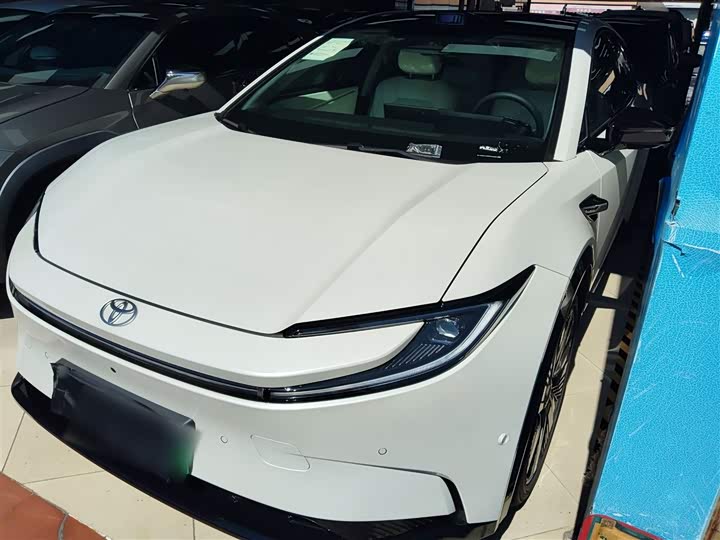 Фото 2 - Toyota bZ5