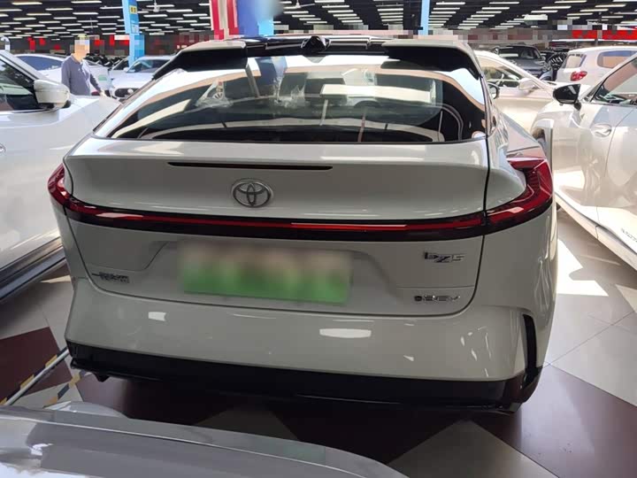 Фото 6 - Toyota bZ5