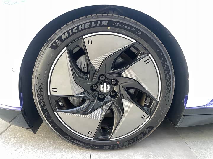 Фото 13 - HiPhi Z