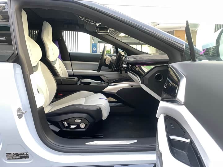 Фото 14 - HiPhi Z