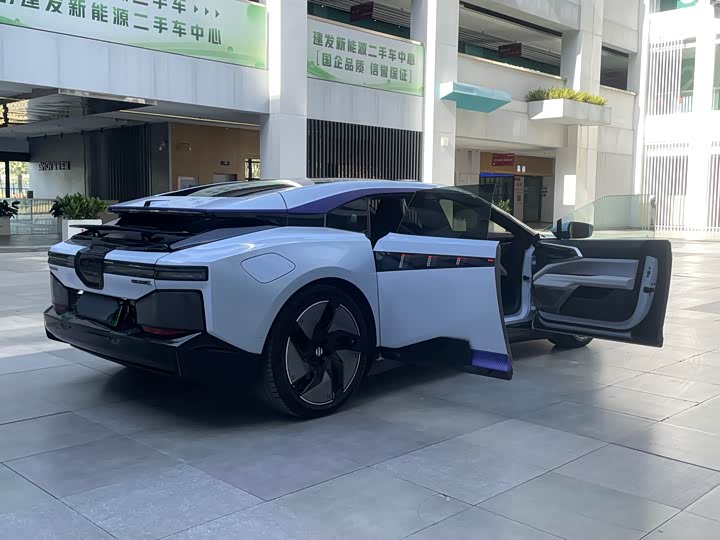 Фото 18 - HiPhi Z