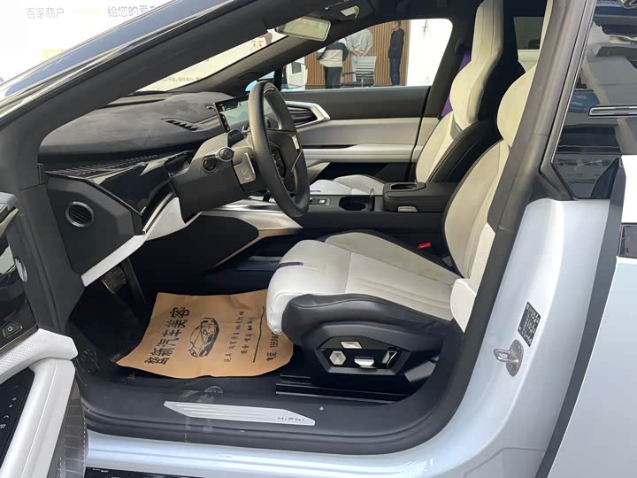 Фото 8 - HiPhi Z