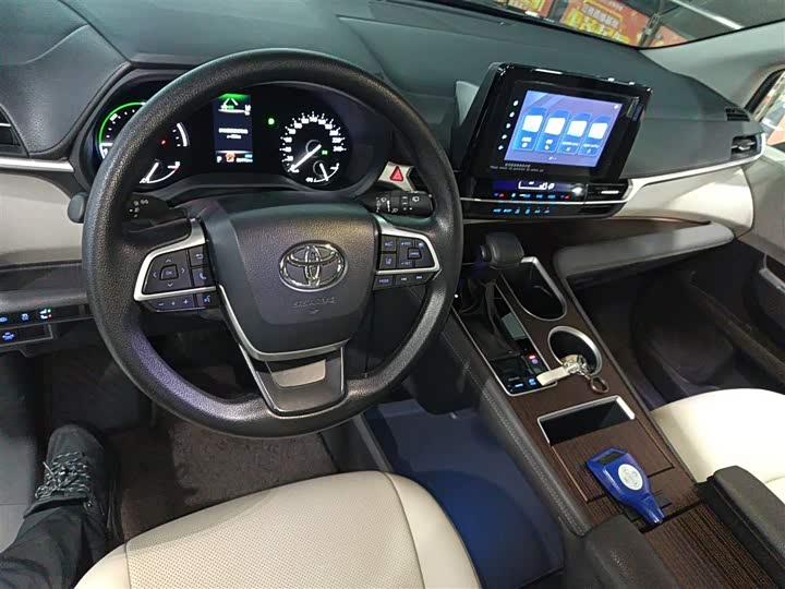 Фото 10 - Toyota Sienna