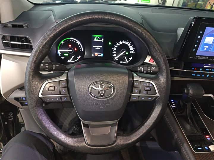 Фото 11 - Toyota Sienna