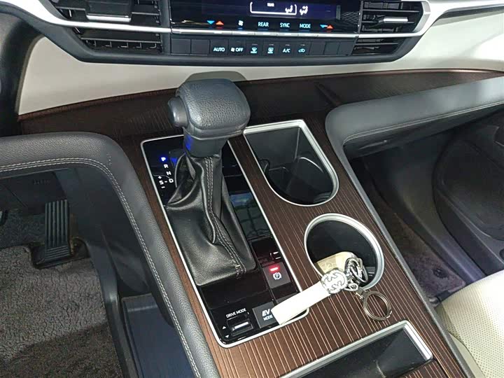 Фото 14 - Toyota Sienna