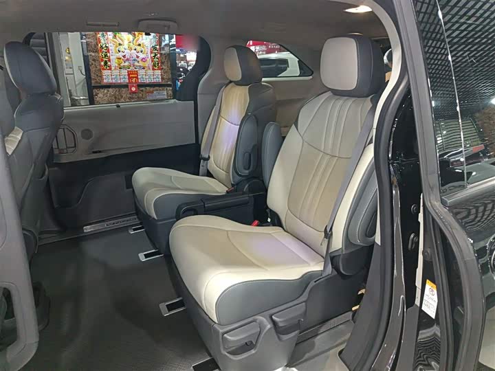 Фото 17 - Toyota Sienna