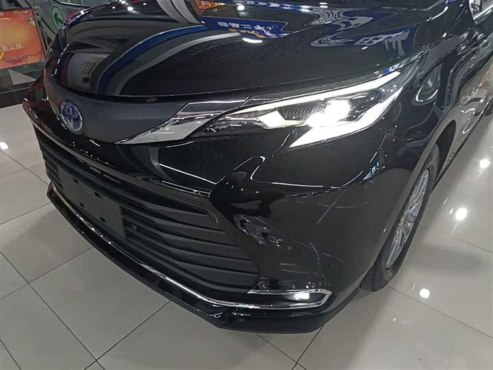 Фото 24 - Toyota Sienna