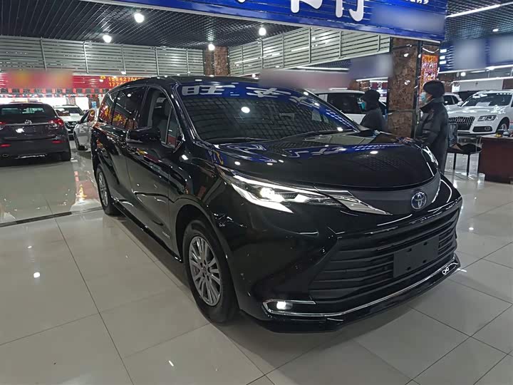 Фото 4 - Toyota Sienna