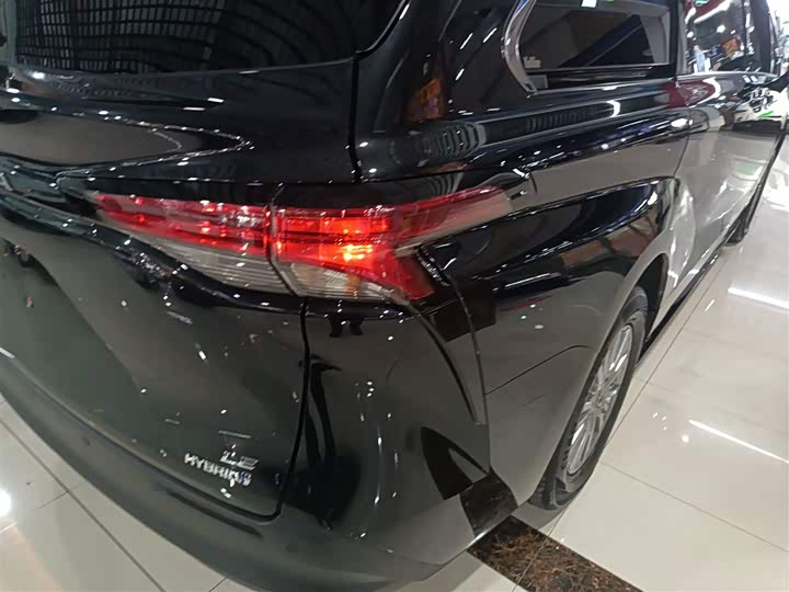 Фото 8 - Toyota Sienna