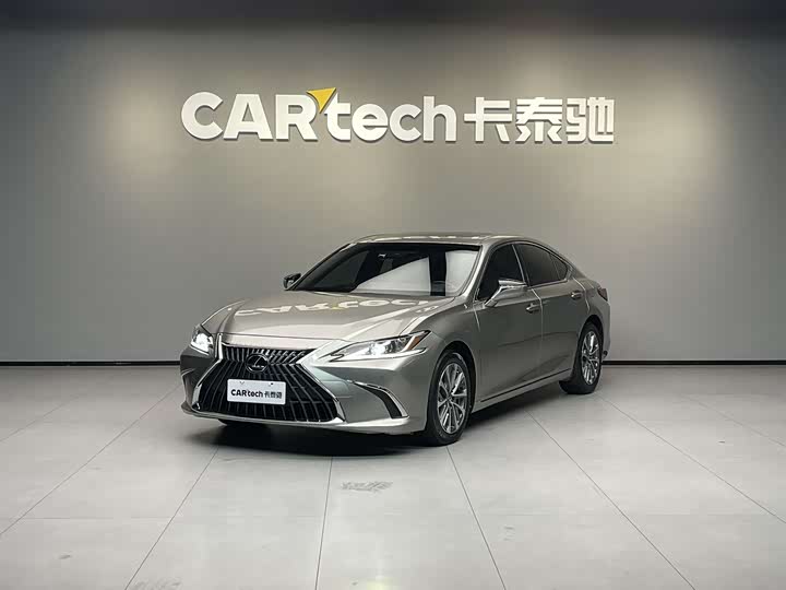 Фото 1 - Lexus ES