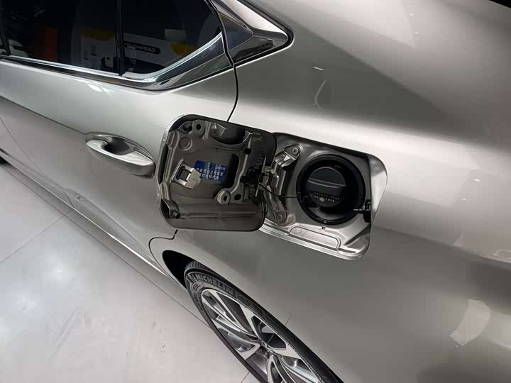 Фото 11 - Lexus ES