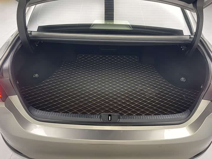 Фото 12 - Lexus ES