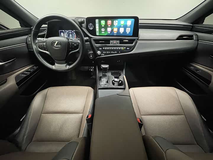 Фото 18 - Lexus ES