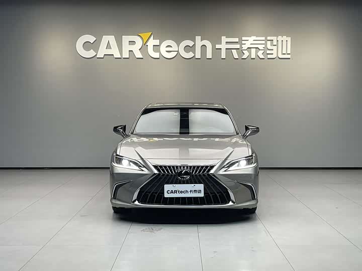 Фото 2 - Lexus ES