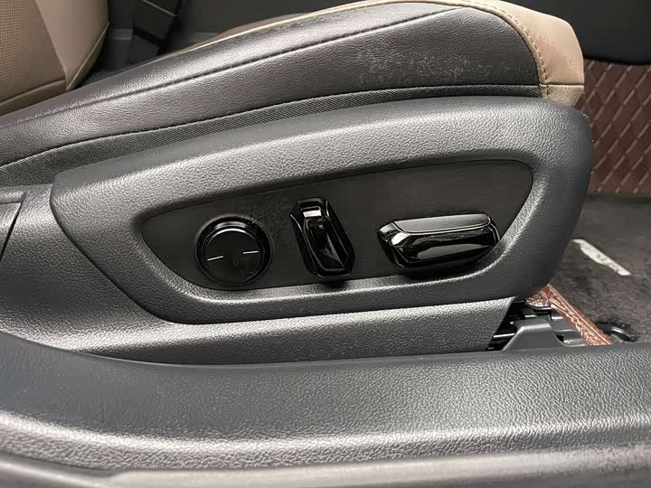 Фото 22 - Lexus ES