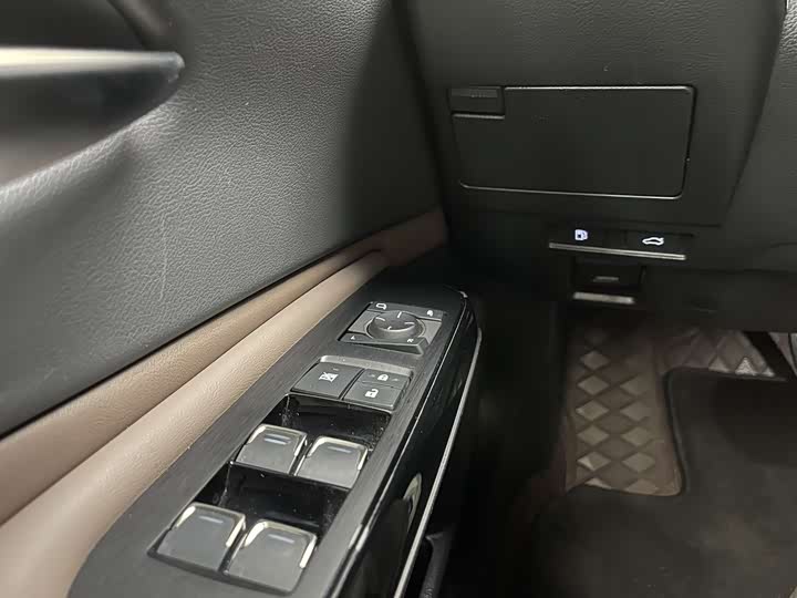 Фото 23 - Lexus ES