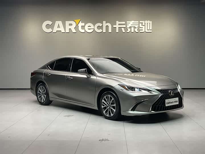 Фото 3 - Lexus ES
