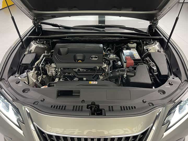 Фото 31 - Lexus ES