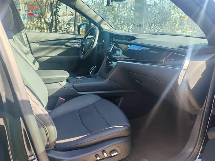 Фото 4 - Cadillac XT6