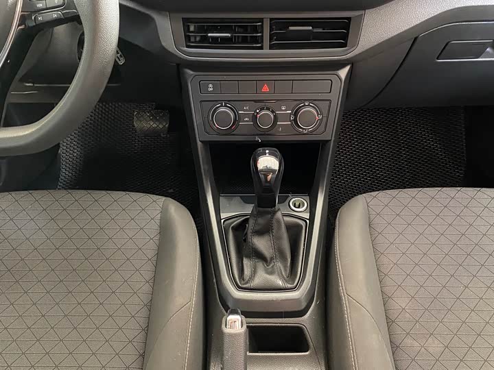 Фото 8 - Volkswagen T-Cross