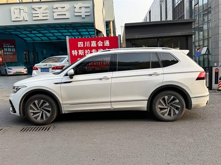 Фото 3 - Volkswagen Tiguan L Hybrid