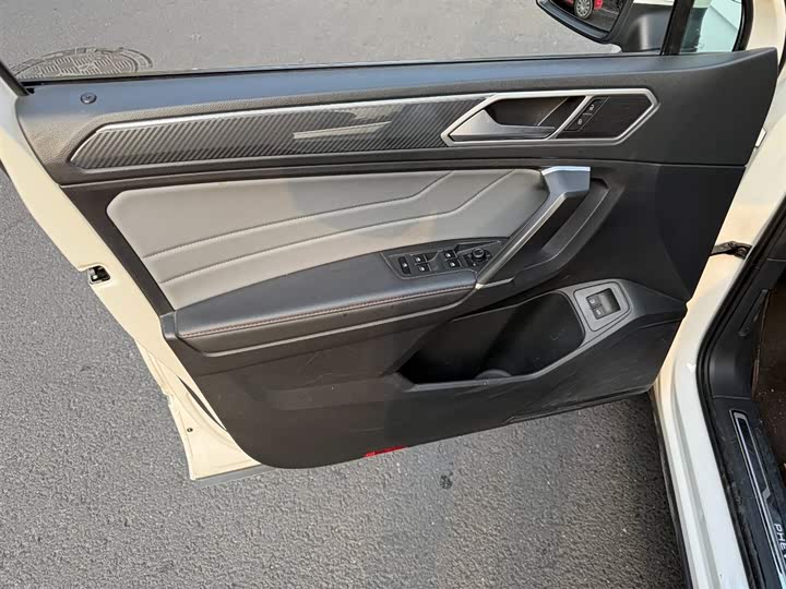 Фото 6 - Volkswagen Tiguan L Hybrid