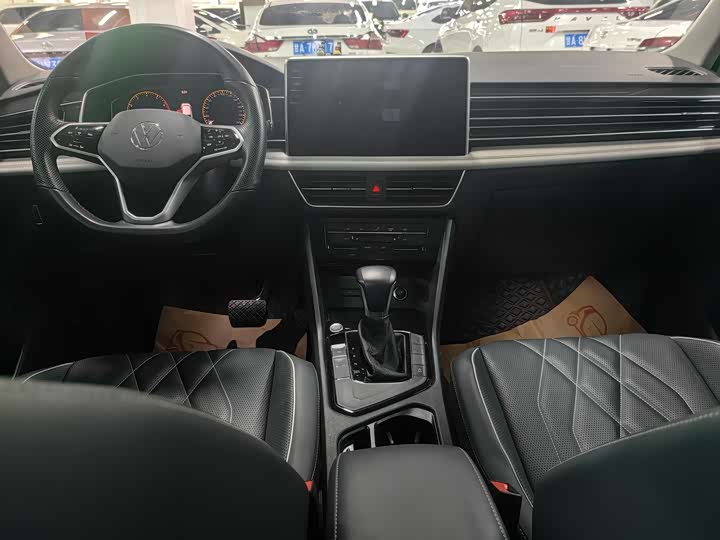 Фото 10 - Volkswagen Tiguan L Pro