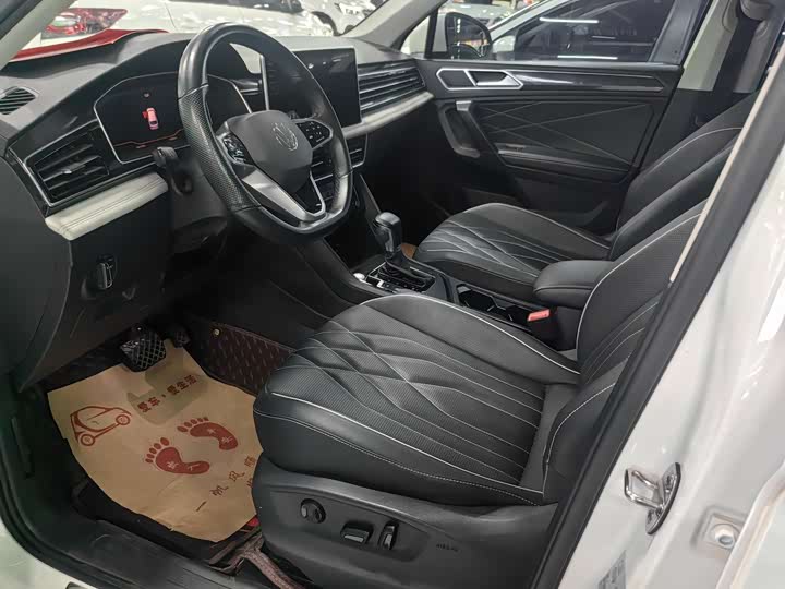 Фото 4 - Volkswagen Tiguan L Pro