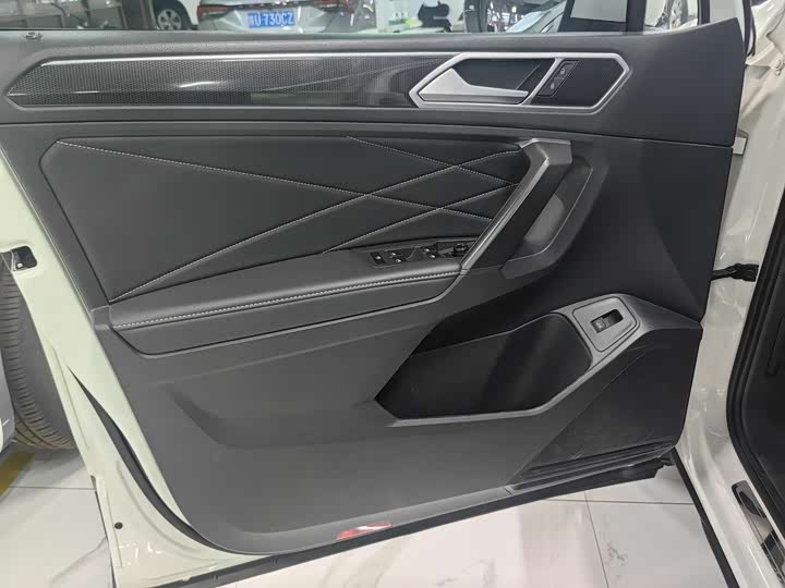 Фото 6 - Volkswagen Tiguan L Pro