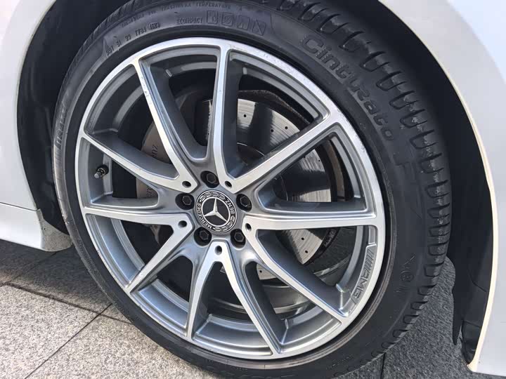 Фото 10 - Mercedes-Benz E-Class