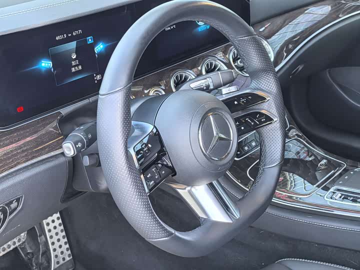 Фото 12 - Mercedes-Benz E-Class