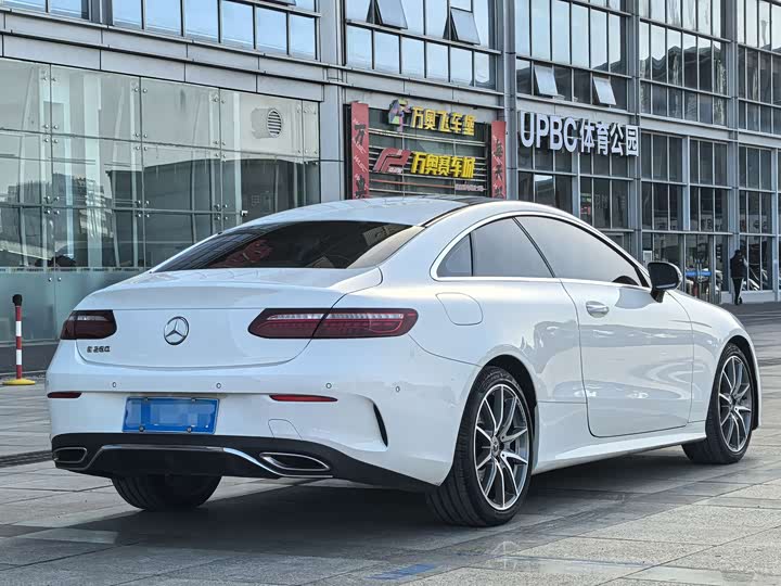 Фото 3 - Mercedes-Benz E-Class