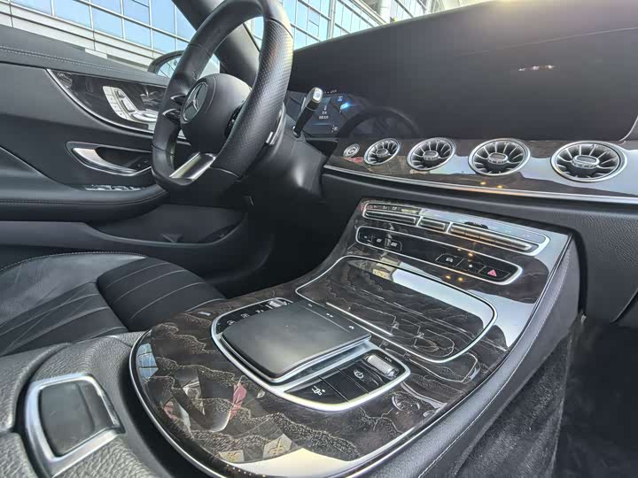 Фото 6 - Mercedes-Benz E-Class