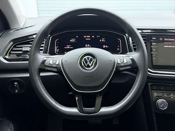 Фото 12 - Volkswagen T-Roc