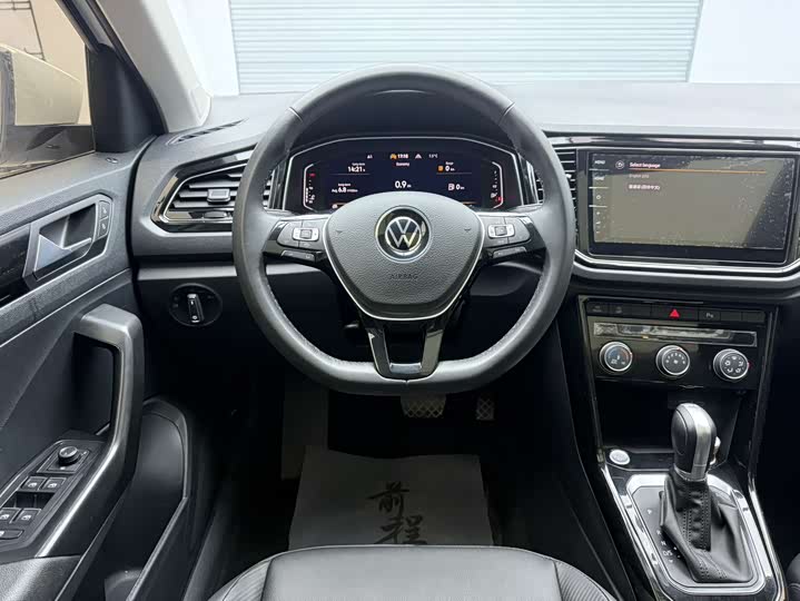 Фото 13 - Volkswagen T-Roc