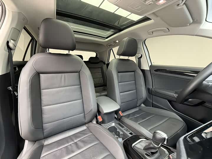 Фото 15 - Volkswagen T-Roc