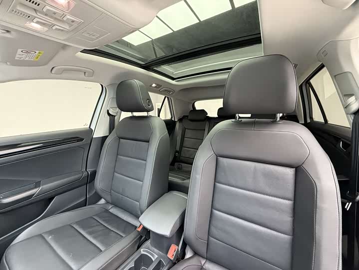 Фото 16 - Volkswagen T-Roc