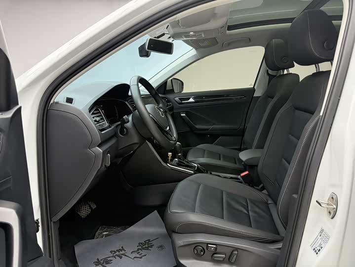 Фото 7 - Volkswagen T-Roc