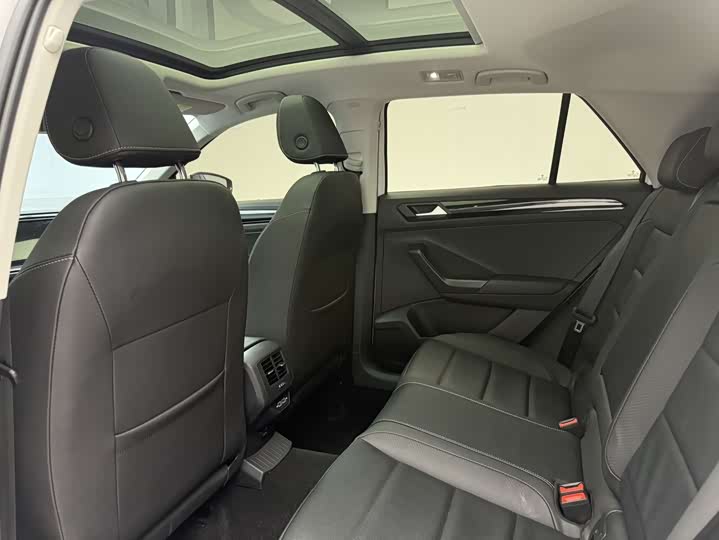 Фото 8 - Volkswagen T-Roc