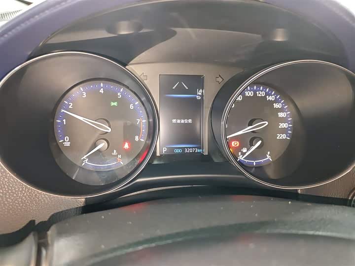 Фото 12 - Toyota C-HR