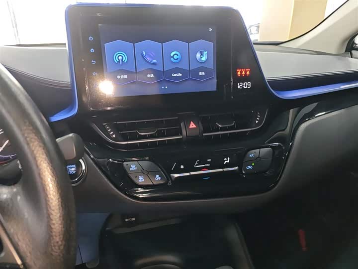 Фото 13 - Toyota C-HR